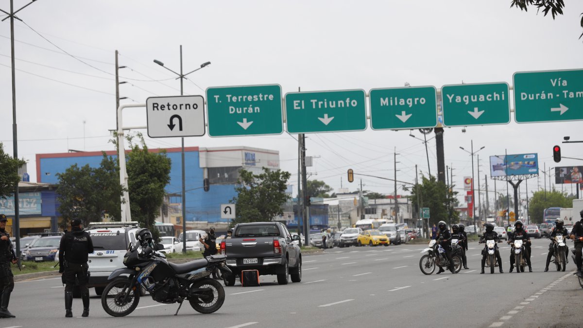 Durán. Un hombre fue asesinado al mediodía de este viernes en la autopista Nicolás Lapentti.