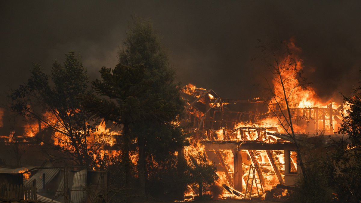 Una casa incendiada. 