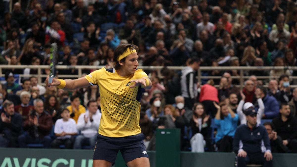 El ecuatoriano Álvaro Guillén perdió, pese a que complicó a Stefanos Tsitsipas.