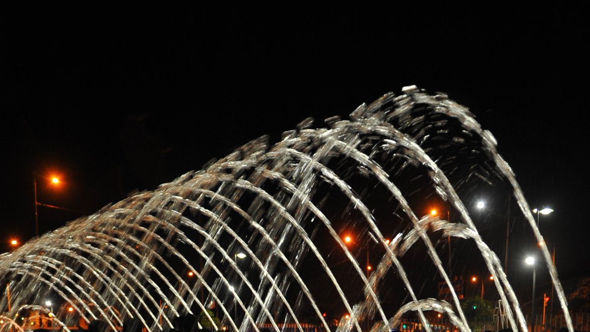 FUENTE INTERACTIVA MONUMENTAL UBICADA EN EL PUENTE 5 DE JUNIO