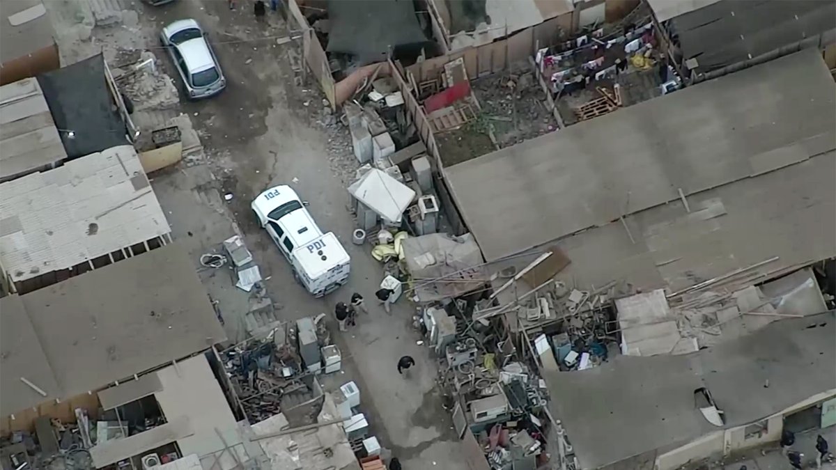 Incursión. La Policía de Investigaciones de Chile (PDI), mientras realiza un allanamiento contra los integrantes de la banda Tren de Aragua.