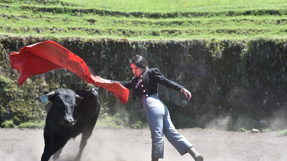Figuras. Isaac Leime, de 10 años, y Marjorie Cuesta, de 23, son alumnos de la Escuela Taurina  Señor de la Buena Esperanza.