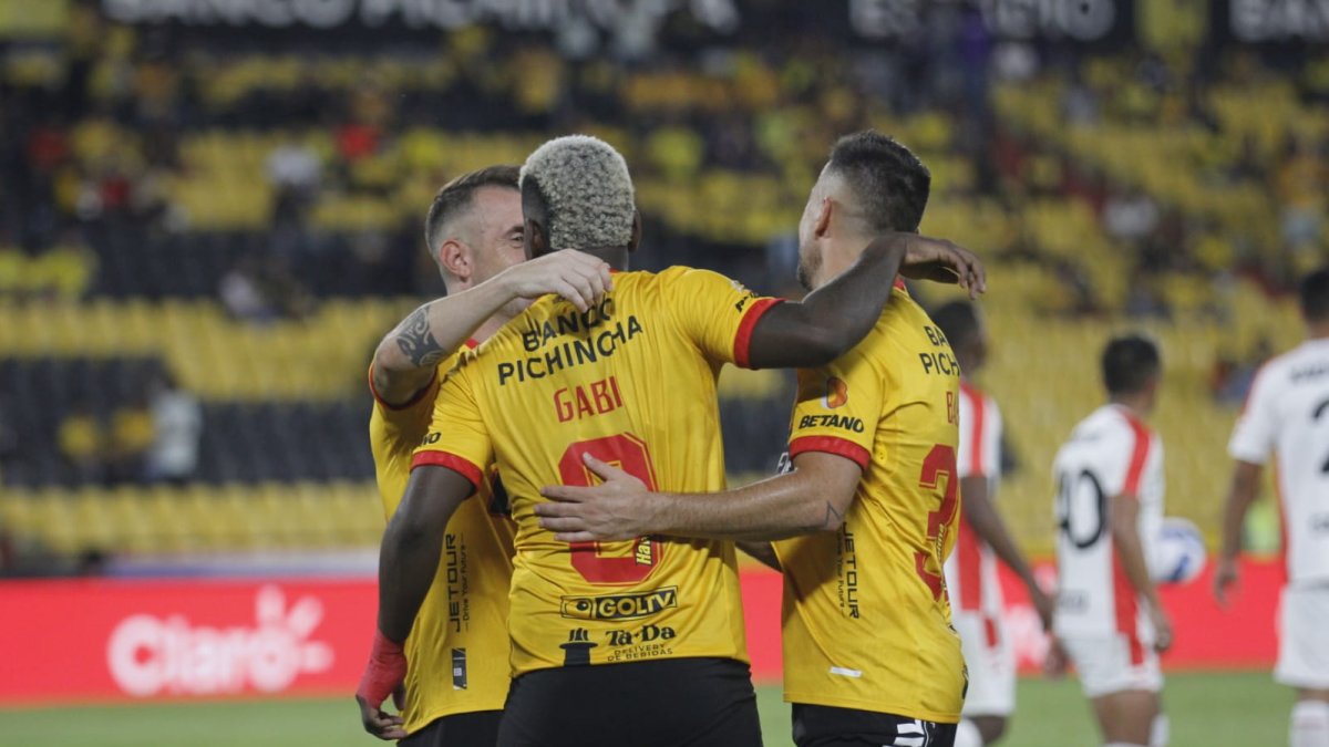 Termina el partido con resultado favorable para Barcelona.