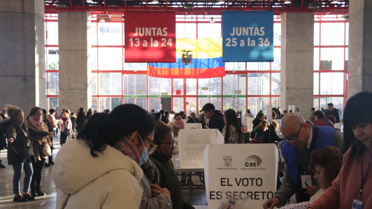 Votantes ecuatorianos en España.