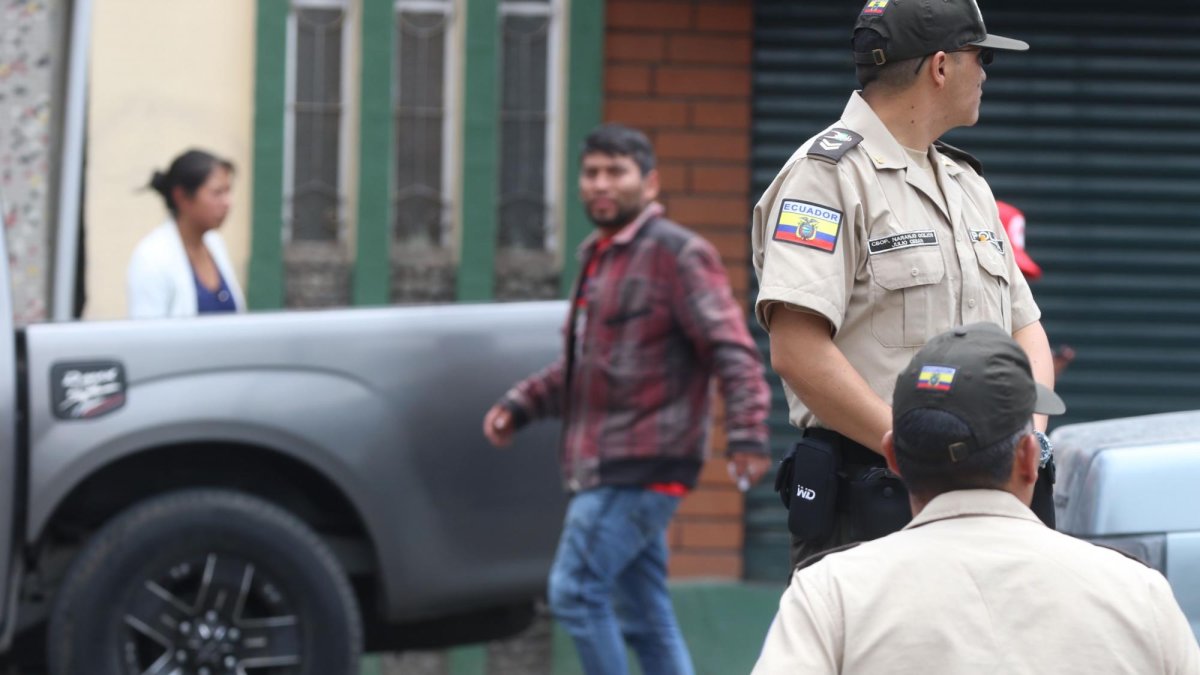 Las autoridades piden a la ciudadanía respetar las leyes para llevar a cabo una jornada electoral tranquila.