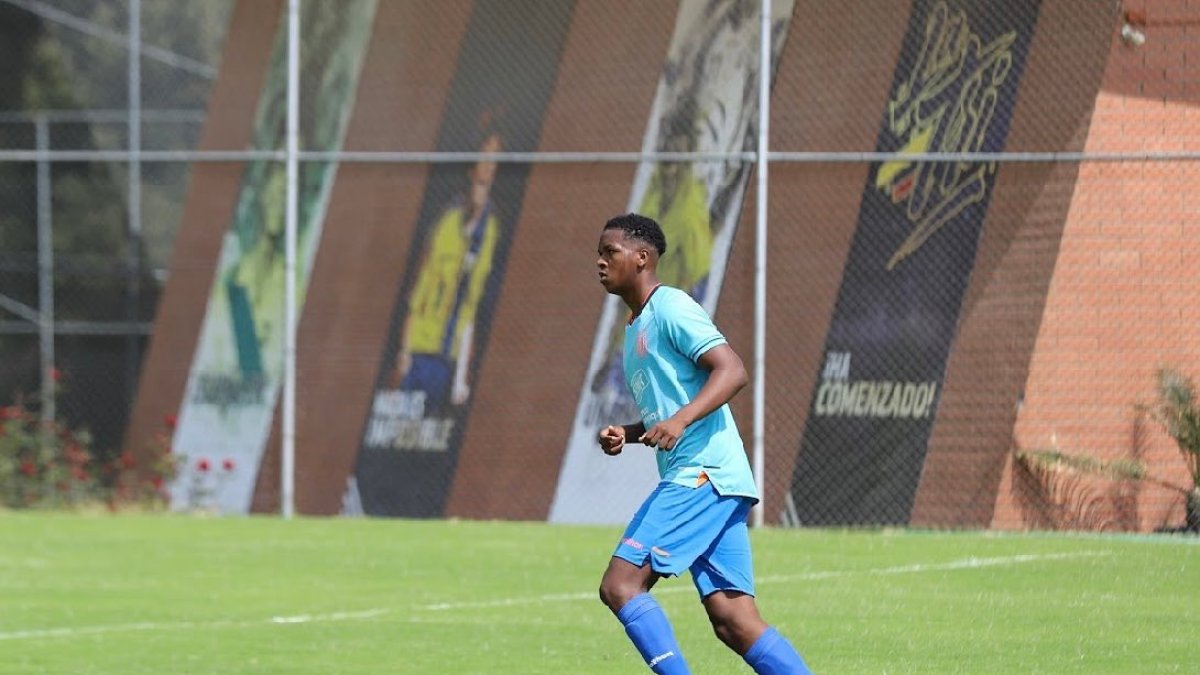 Davis Bautista, en uno de los entrenamientos con la selección ecuatoriana sub-20.