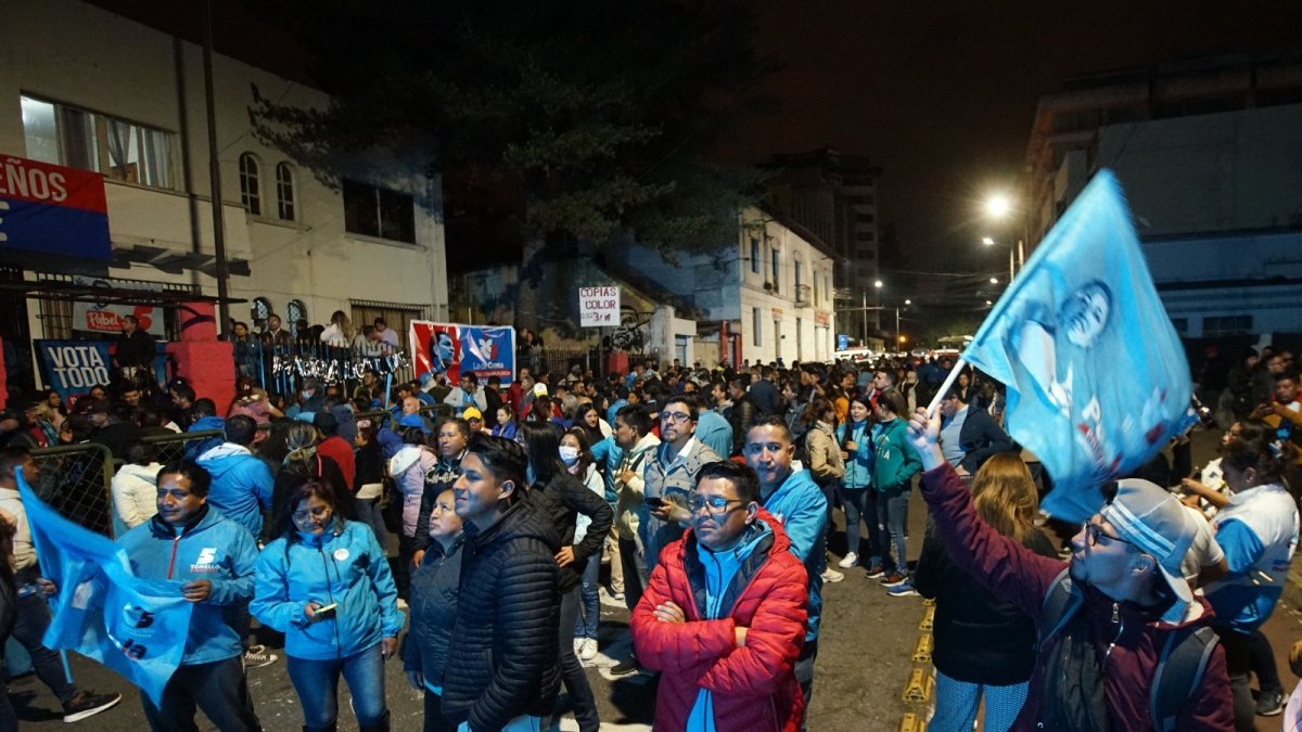 Espectáculo. En la sede de la Revolución Ciudadana hubo festejos.