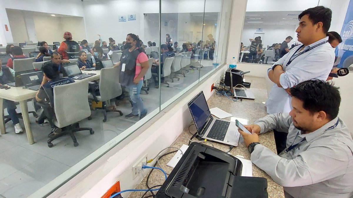 Centro de computo, de digitalización, validación y verificación de actas escrutadas en la delegación provincial del Guayas