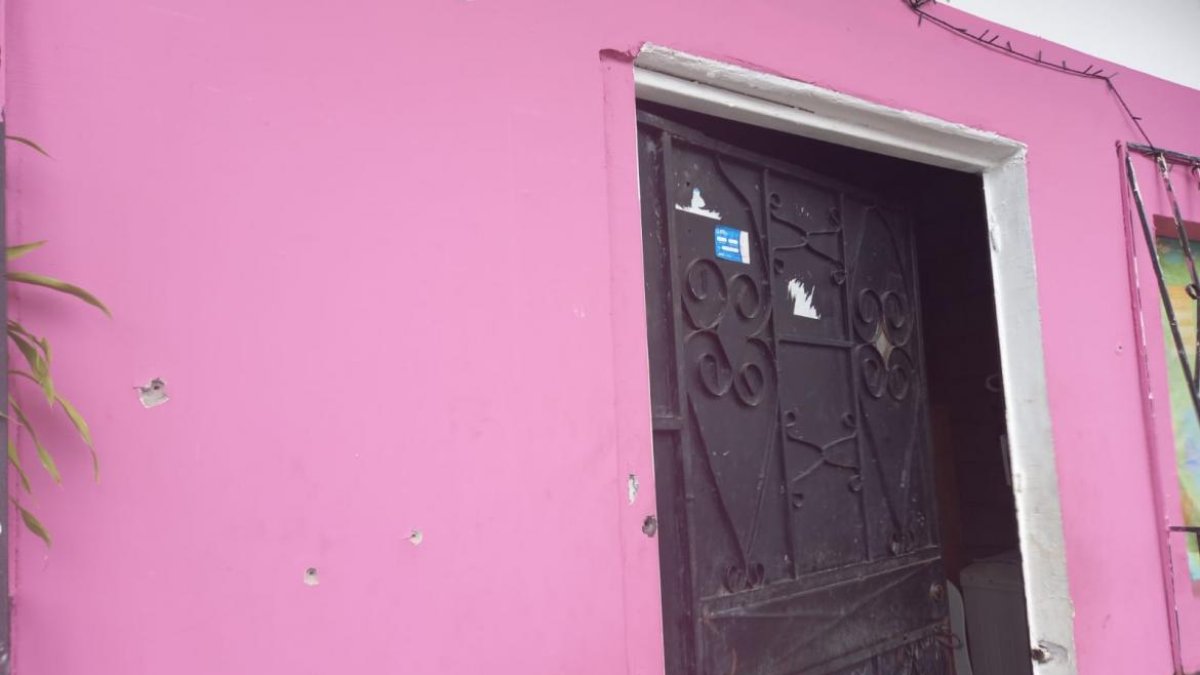 El ataque ocurrió con un arma de fuego, tipo fusil, las víctimas estaban bebiendo.