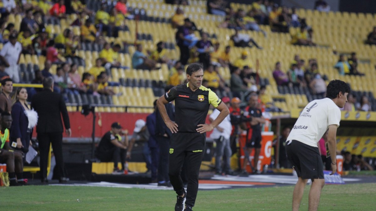 Fabián Bustos, entrenador de Barcelona.
