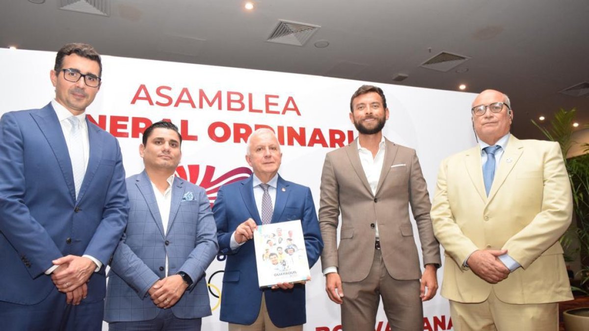 Imagen de archivo de diciembre de 2021 con todas las autoridades que participaron en la postulación y posterior desiganación de Guayaquil como sede de los Juegos Bolivarianos 2025.