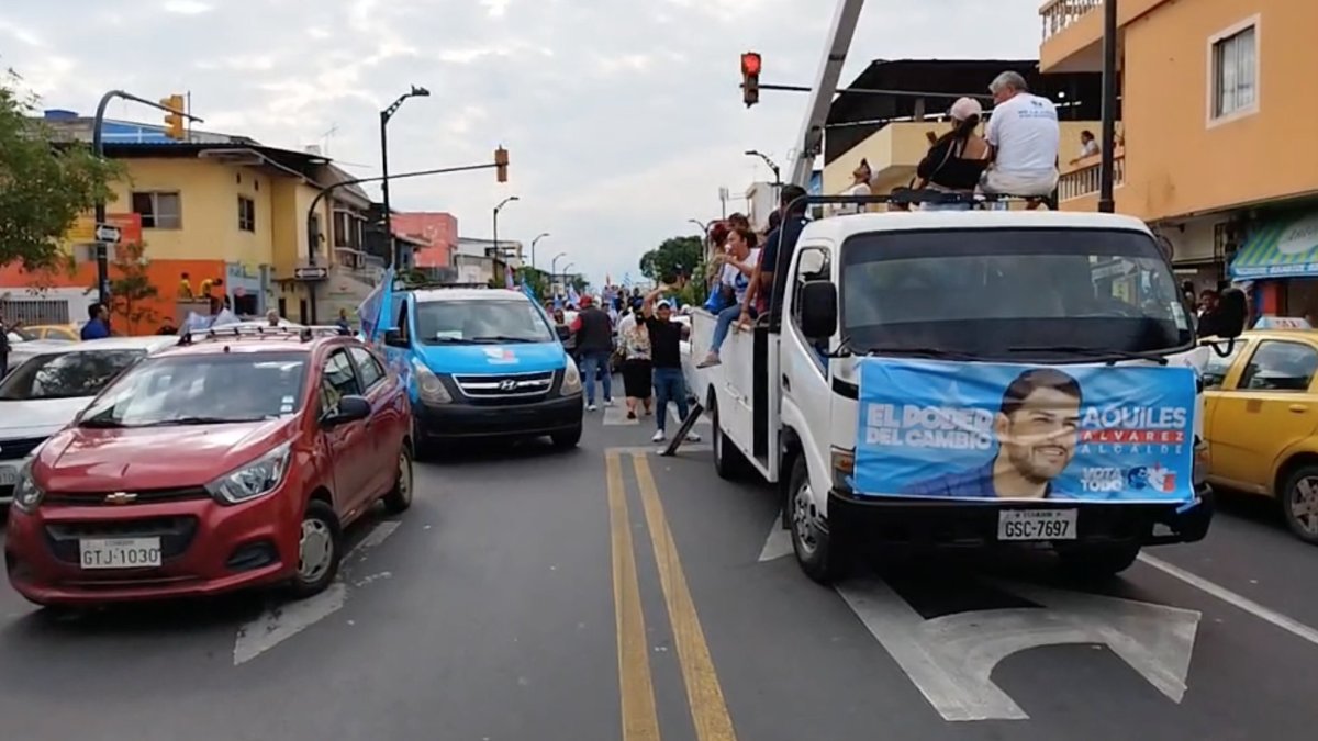 Las cartas victoriosas del correísmo en Guayas, Álvarez y Aguiñaga, realizaron una caravana.