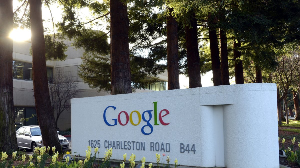 Fotografía de archivo que muestra el logotipo de Google. EFE/John G. Mabanglo