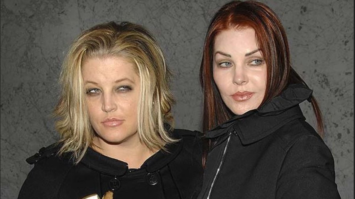 La adicción de Lisa Marie a los opioids causó fricciones entre Lisa Marie y su madre, Priscilla Presley.