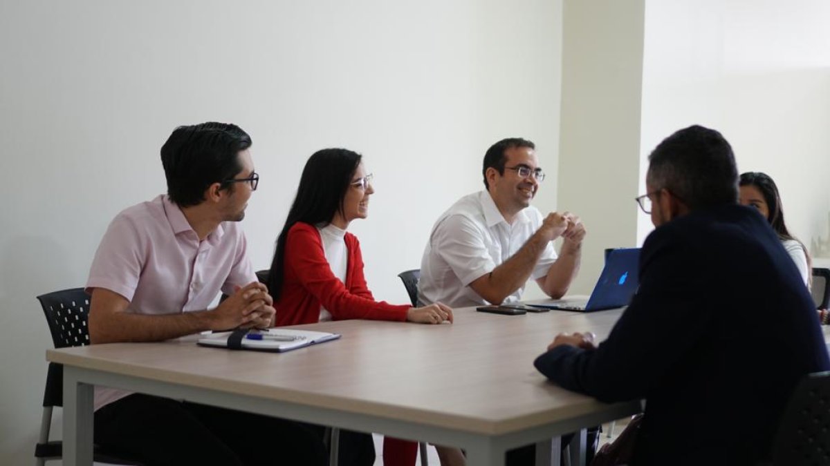 El consultorio psicológico atiende de lunes a sábado desde las 09:00 a 17:00.