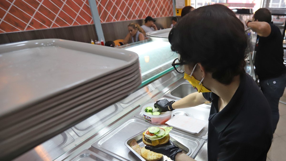 Hamburguesa. El alimento ha subido de precio, las gourmet cuestan tanto como un plato a la carta. Hace dos años había hamburguesa de un dólar.