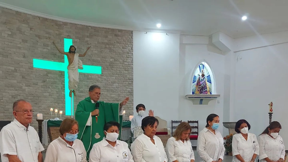 Los miembros de esta comunidad religiosa acaban de recibir sus credenciales, entregadas por la Arquidiócesis de Guayaquil.