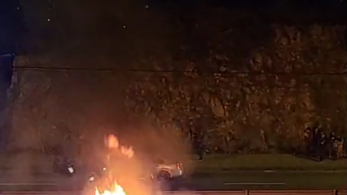 Los presuntos delincuentes dejaron el vehículo abandonad luego de los gritos de los vecinos