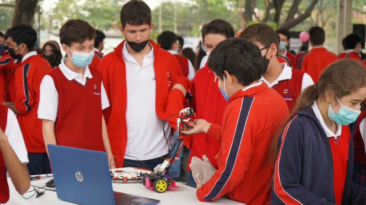Los estudiantes del Americano se alistan para la competencia.