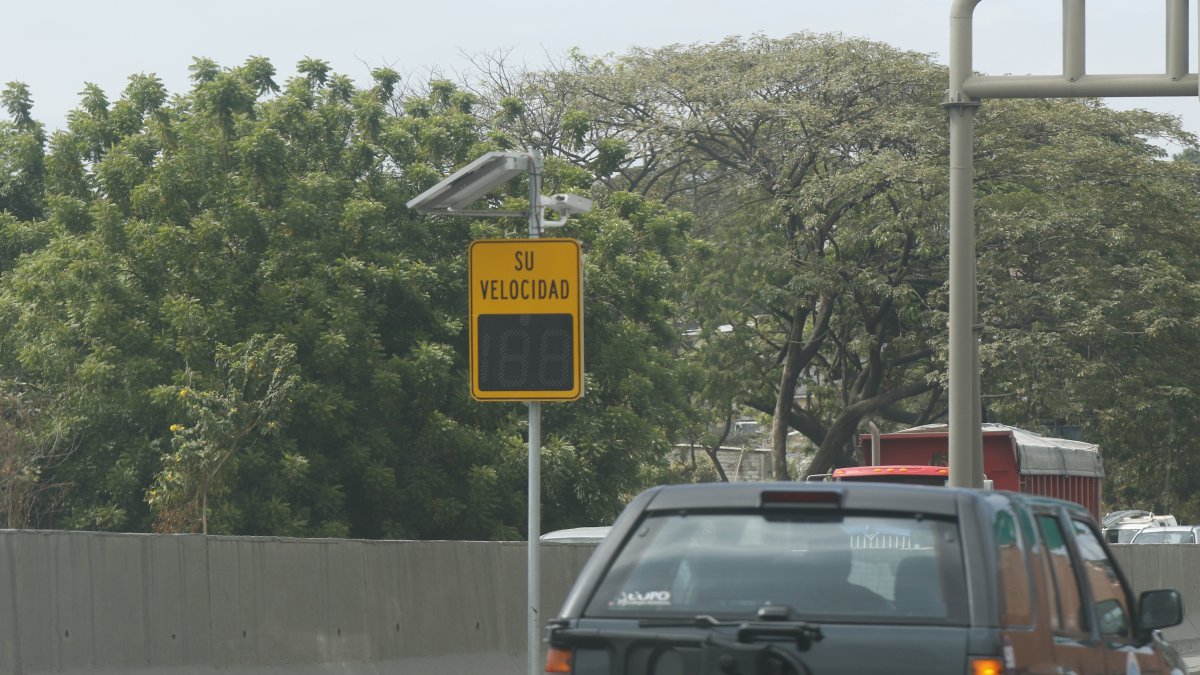 Sistema. Un fotorradar que está ubicado en la vía Perimetral, Guayaquil.
