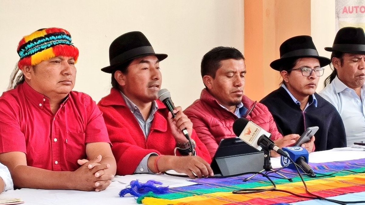 Leonidas Iza en rueda de prensa desde la sede de la Conaie en Quito.