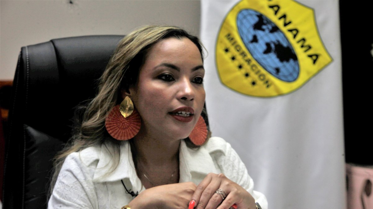 La subdirectora del Servicio Nacional de Migración (SNM) de Panamá, María Isabel Saravia, habla durante una entrevista con Efe hoy, en Ciudad de Panamá (Panamá).