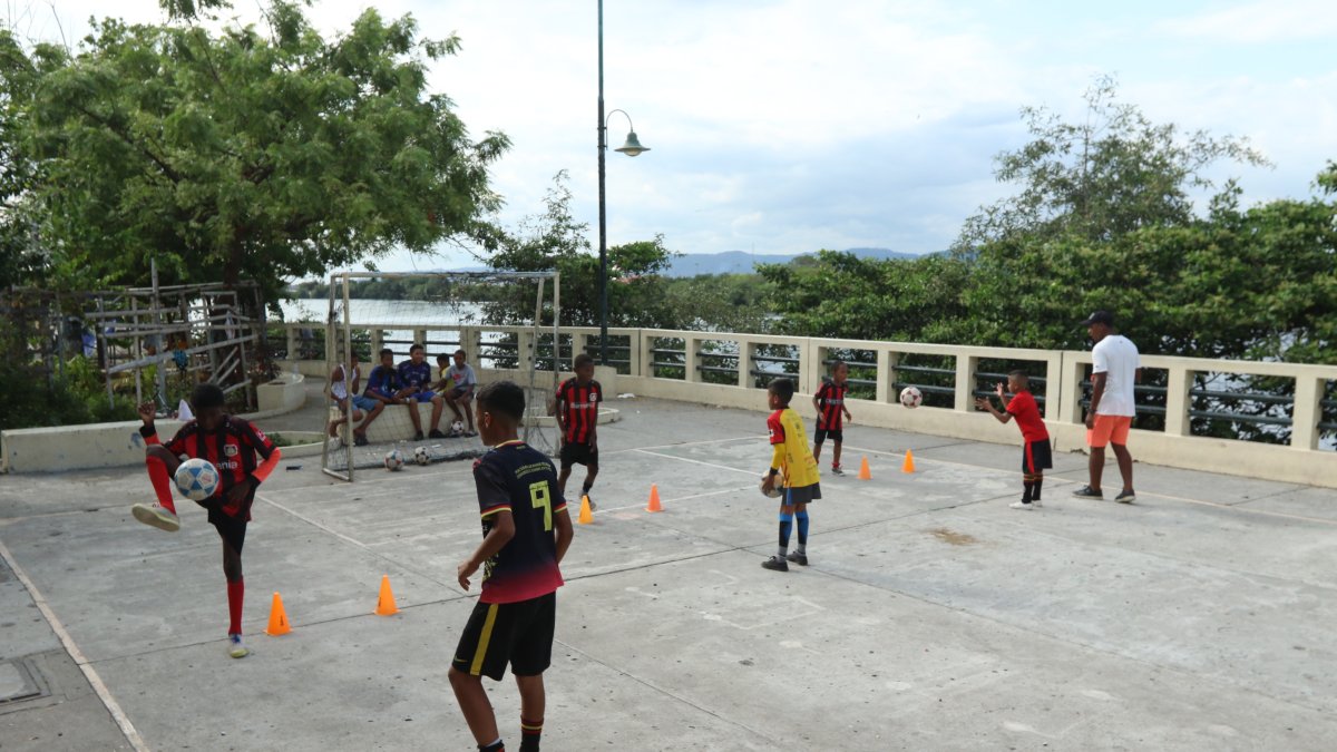 Actualmente, en Esmeraldas Chiquito, el club Sembrando Futuro tiene 30  integrantes en las categorías sub-7, sub-13 y sub-15.