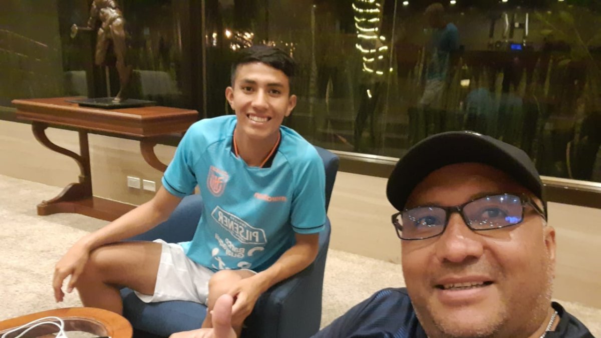 Sebastián y Jorge González en la concentración de la Mini-Tri.