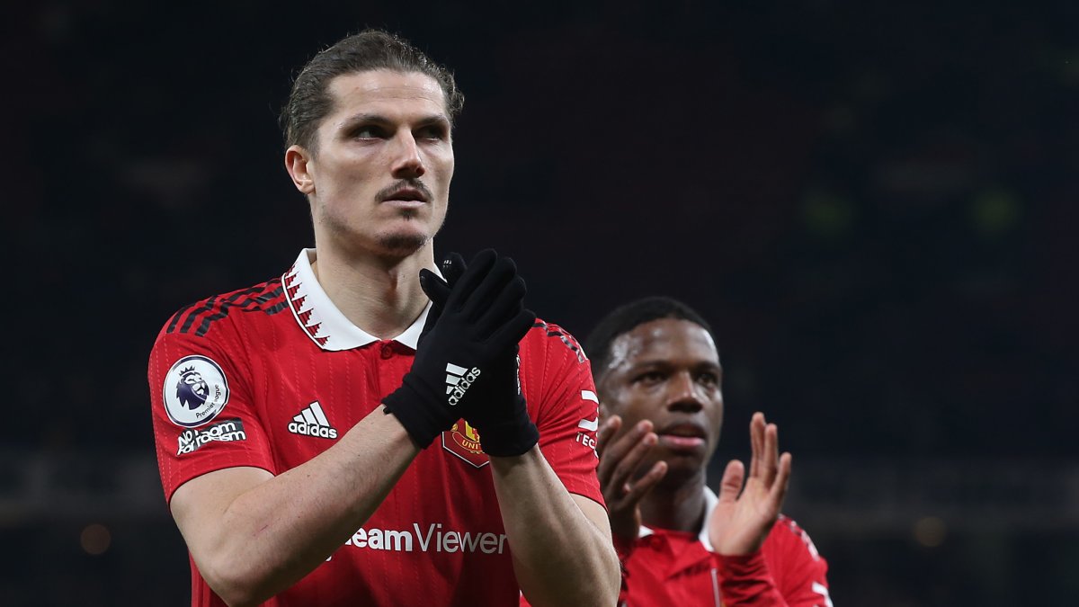 Los jugadores del Manchester United reflejaron la desazón de un empate que no les sirve de mucho.