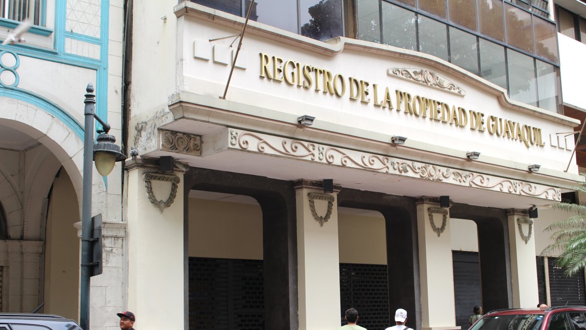 No hay atención en matriz del Registro de la Propiedad. Todo es en línea.