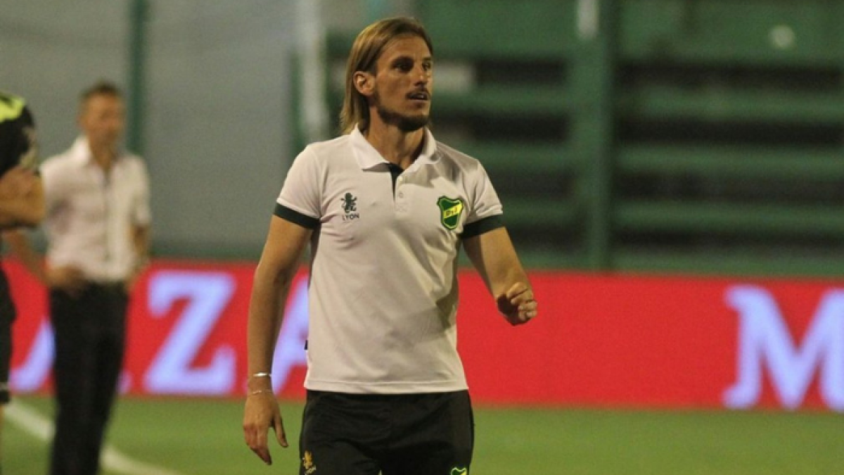 El técnico sebastián Beccacese suele utilizar la alineación 3-5-2.