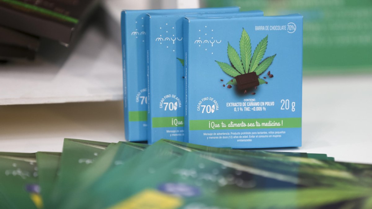 Fotografía de productos elaborados con cannabis, en el cuarto Encuentro de Profesionales Expertos en Fitocannabinoides, el mayor congreso sobre cannabis medicinal en América Latina hoy, en Quito (Ecuador).
