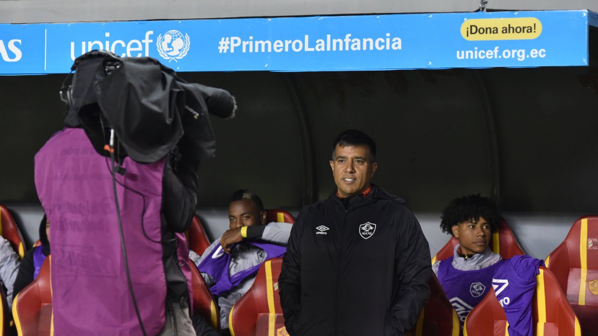 El DT venezolano César Farías señaló que no se plantea dejar Aucas por la Tricolor.