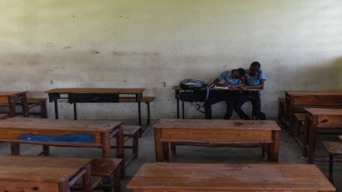 Niños asisten a un colegio en la comuna de Tabarre, distrito de Puerto Príncipe (Haití), en una fotografía de archivo.