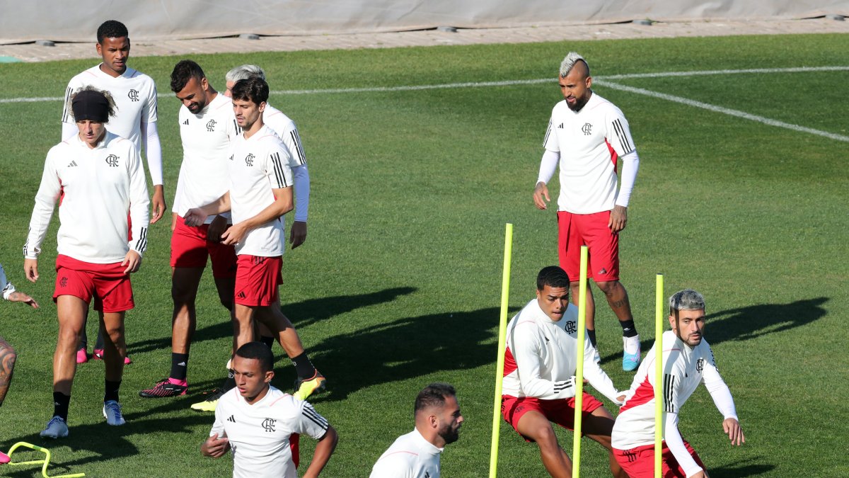 Vidal y sus compañeros del Flamengo entrenaron este jueves 9 de febrero.