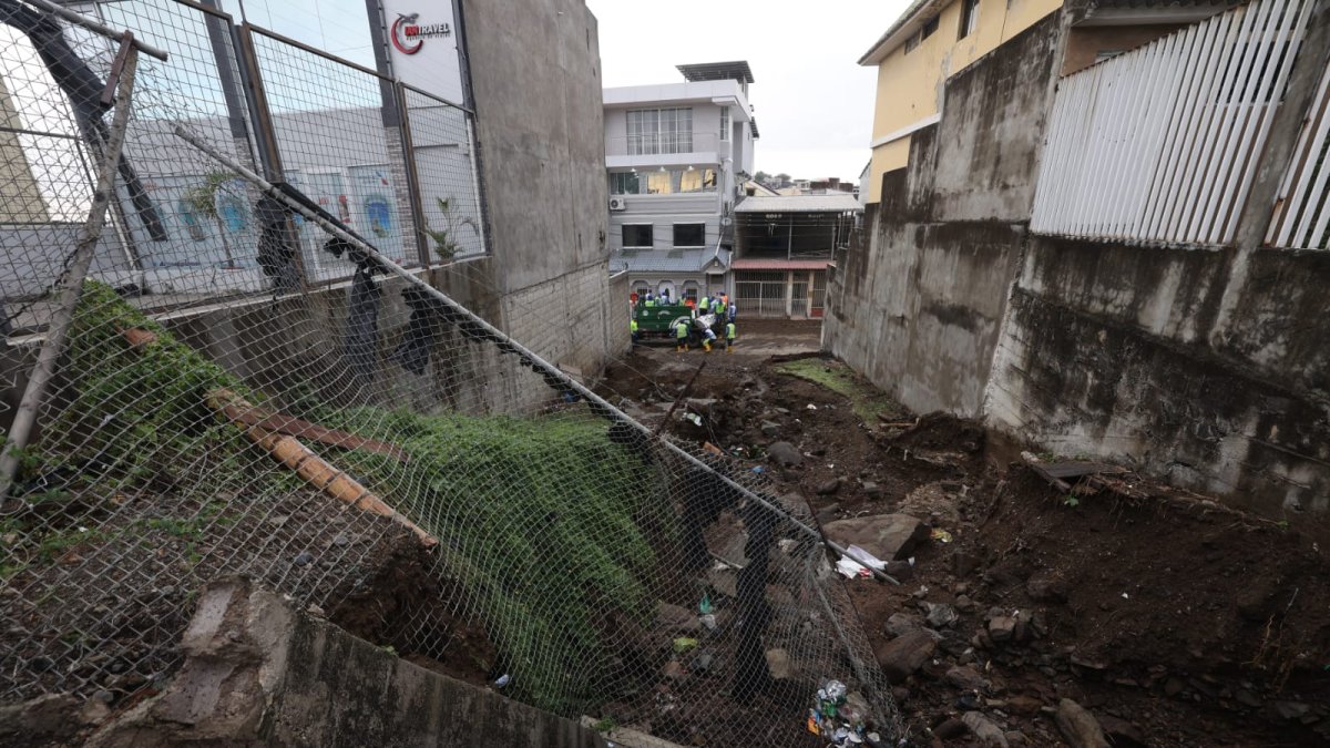 En Guayaquil, un muro cayó al norte de la ciudad por las fuertes precipitaciones