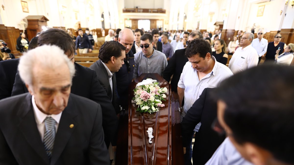 Fotografía del ataúd del fiscal asesinado en Colombia Marcelo Pecci. EFE/ Nathalia Aguilar