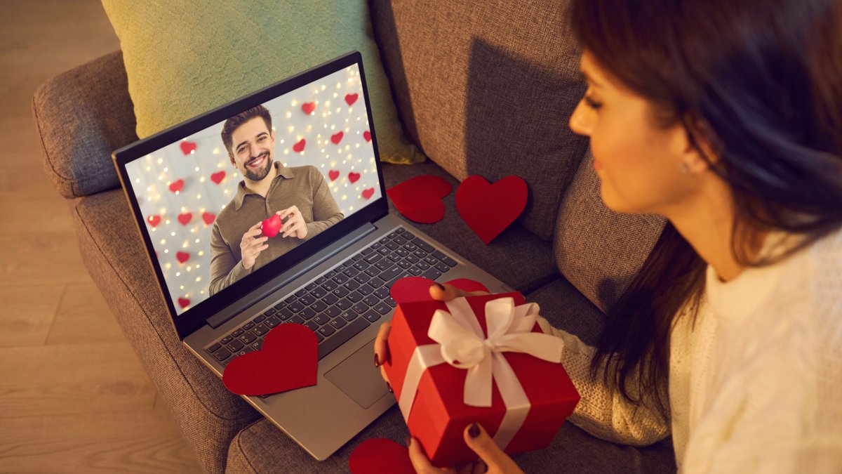 Las relaciones virtuales tienen sus ventajas y desventajas.