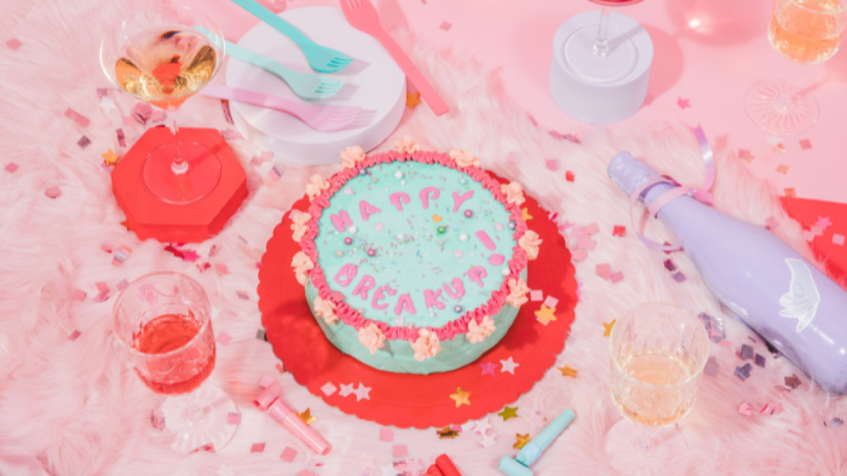 Durante San Valentín, o días previos a este, algunas personas deciden obsequiarle a su pareja un 'happy breakup' (feliz ruptura) en español.