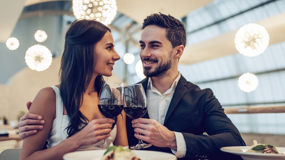 Este 14 de febrero planifique una velada maravillosa con su media naranja.