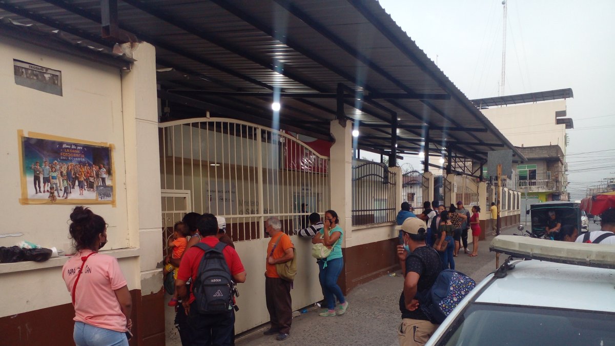 Las víctimas del tiroteo pudieron sobrevivir al ataque, pero se debaten entre la vida y la muerte en un centro médico de Daule.