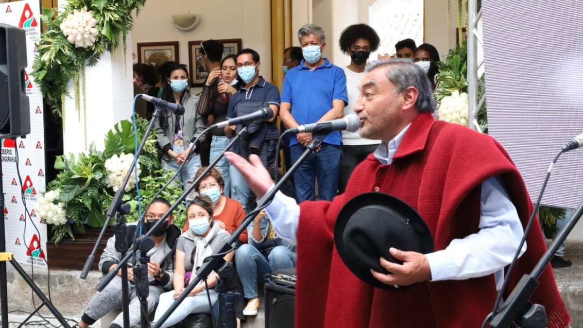 Ambato. Uno de los coplistas durante una de sus presentaciones.