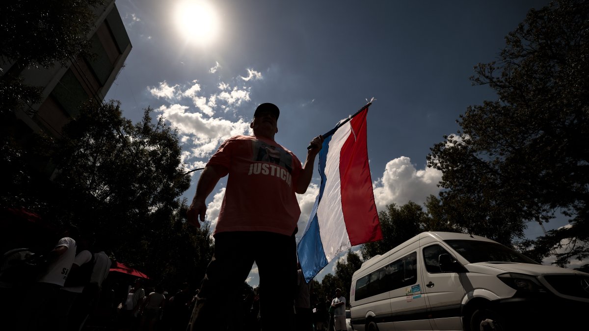 Amigos de Fernando Báez Sosa, asesinado en 2020 a la salida de una discoteca en una localidad costera argentina.
