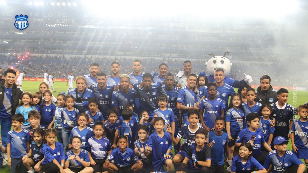 Emelec presentó a la plantilla con la que disputará la LigaPro, Copa Ecuador y Copa Sudamericana