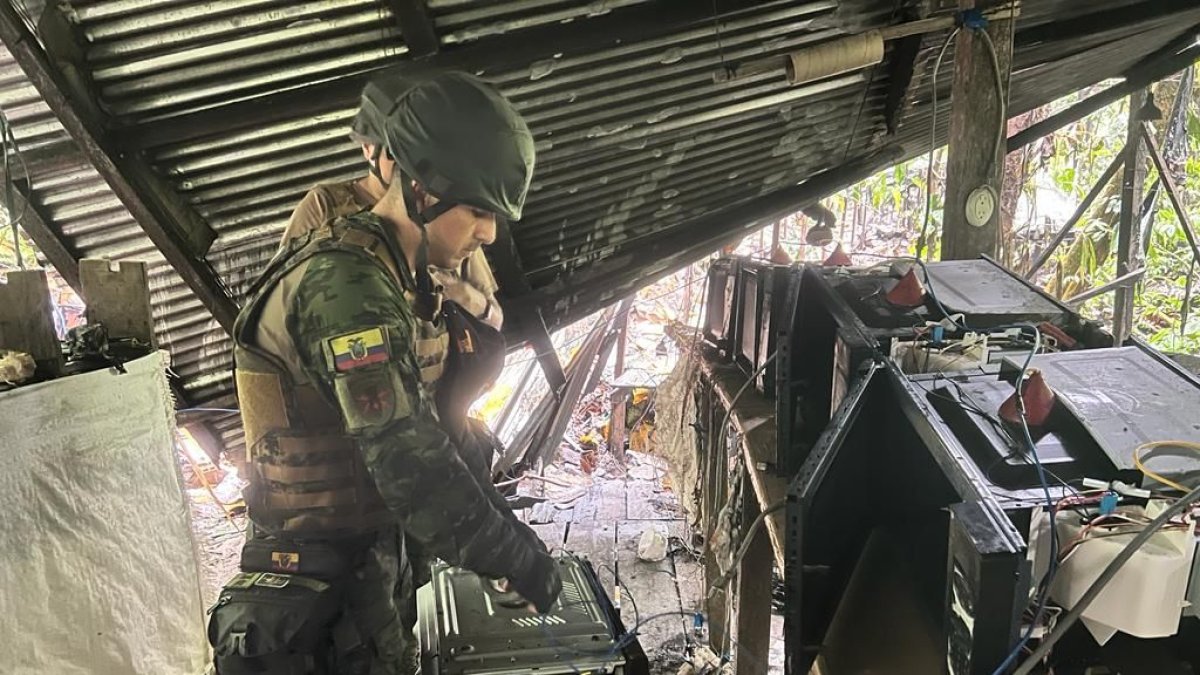 Los uniformados encontraron varios elementos que son usados para el procesamiento de alcaloides.