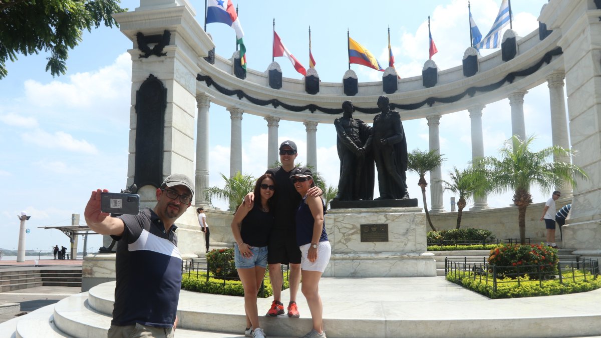 Escenario. El Malecón 2000 y Las Peñas son los pocos sitios utilizados para hacer turismo en la ciudad.