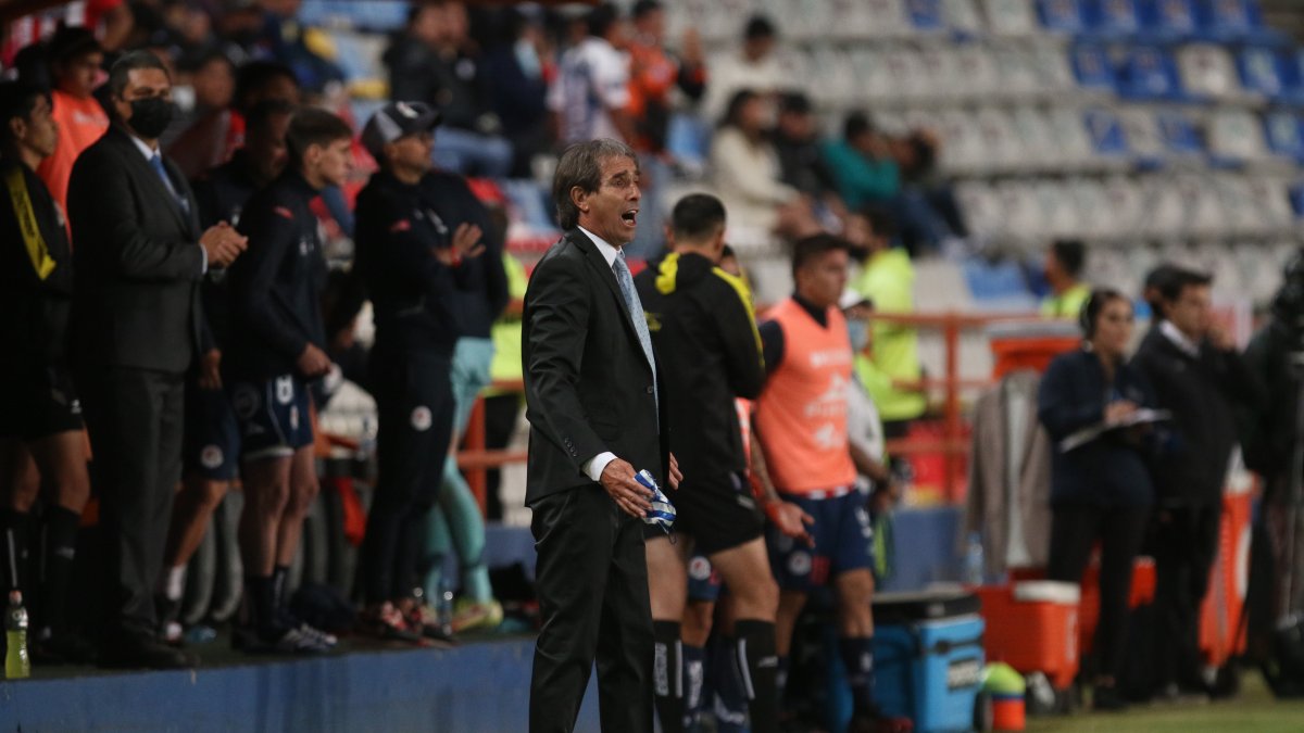 Guillermo Almada, tras un mes de negociaciones, no llegó a un acuerdo para dirigir a México y vuelve a sonar para la Tri.