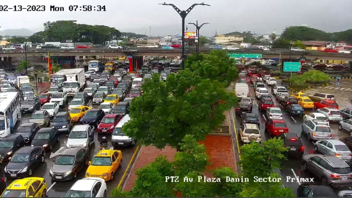 Así luce la Av. Plaza Dañín en la intersección con la Av. de las Américas