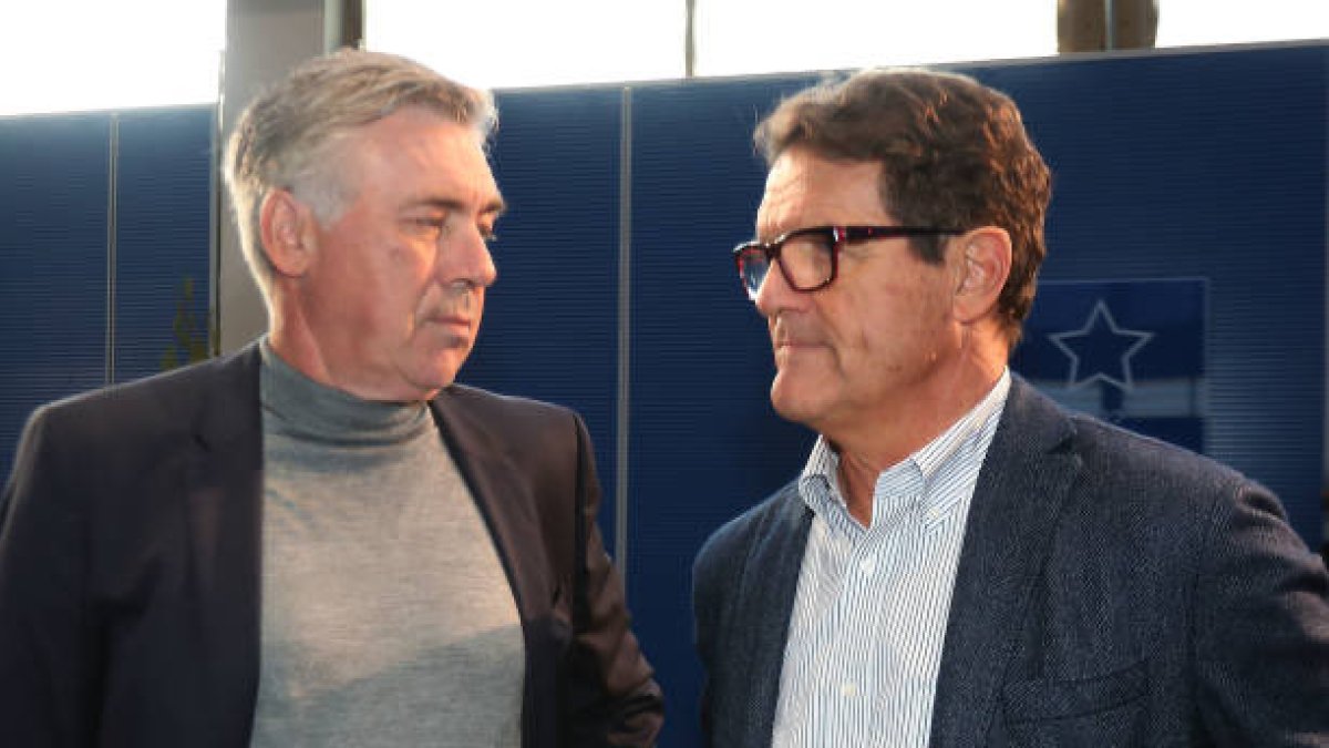 Los entrenadores italianos Carlo Ancelotti (i) junto a Fabio Capello (d). Ambos conocen lo que es dirigir el Real Madrid.