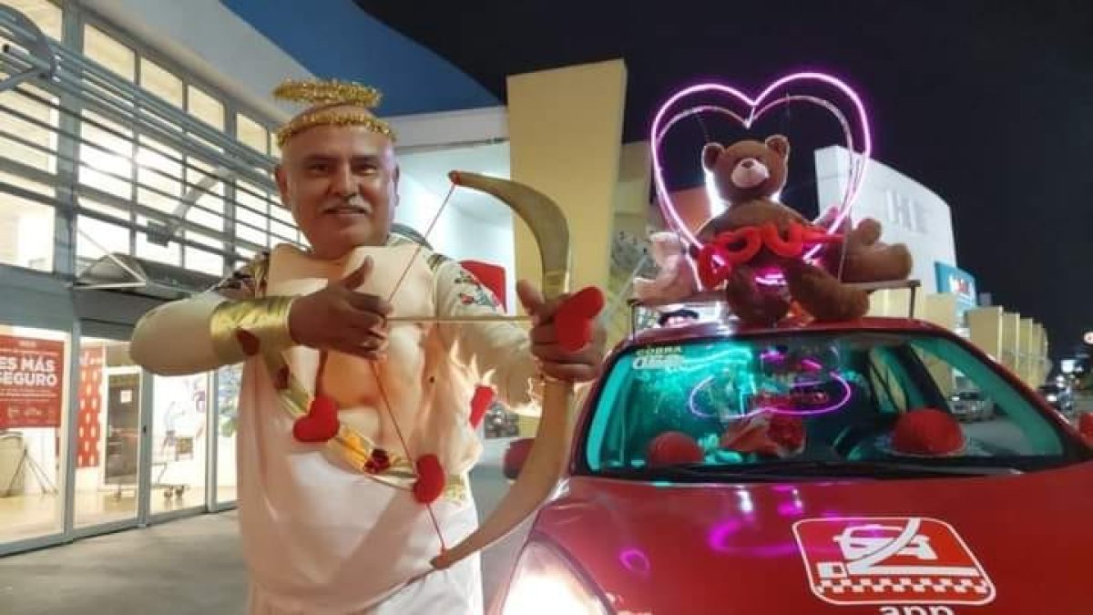 Gregorio Méndez se volvió en un cupido taxista.